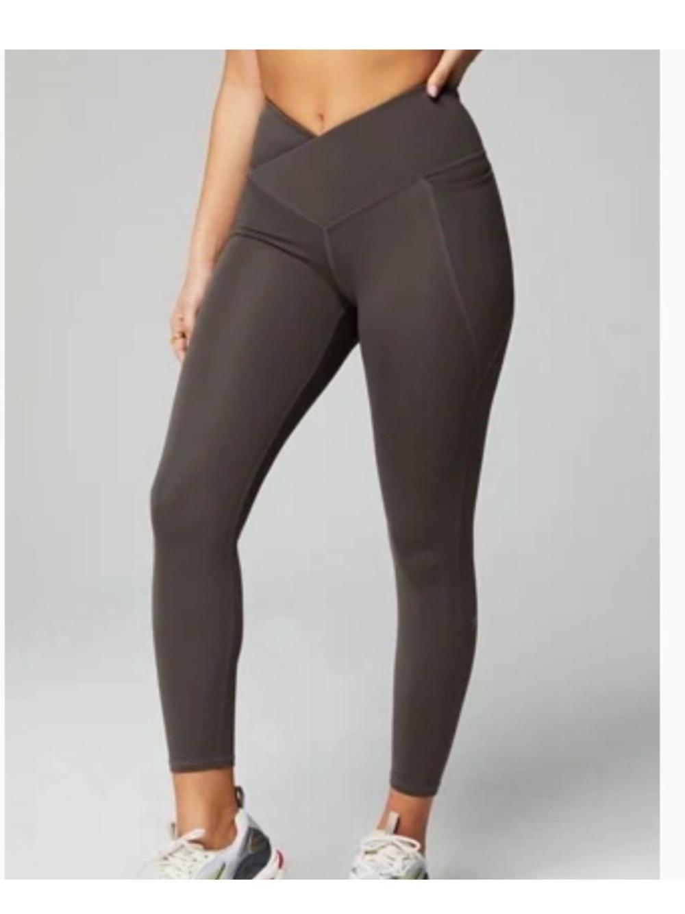 Oasis Crossover Performance Leggings in Dark Taupe